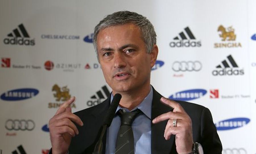 O técnico português do Chelsea, José Mourinho