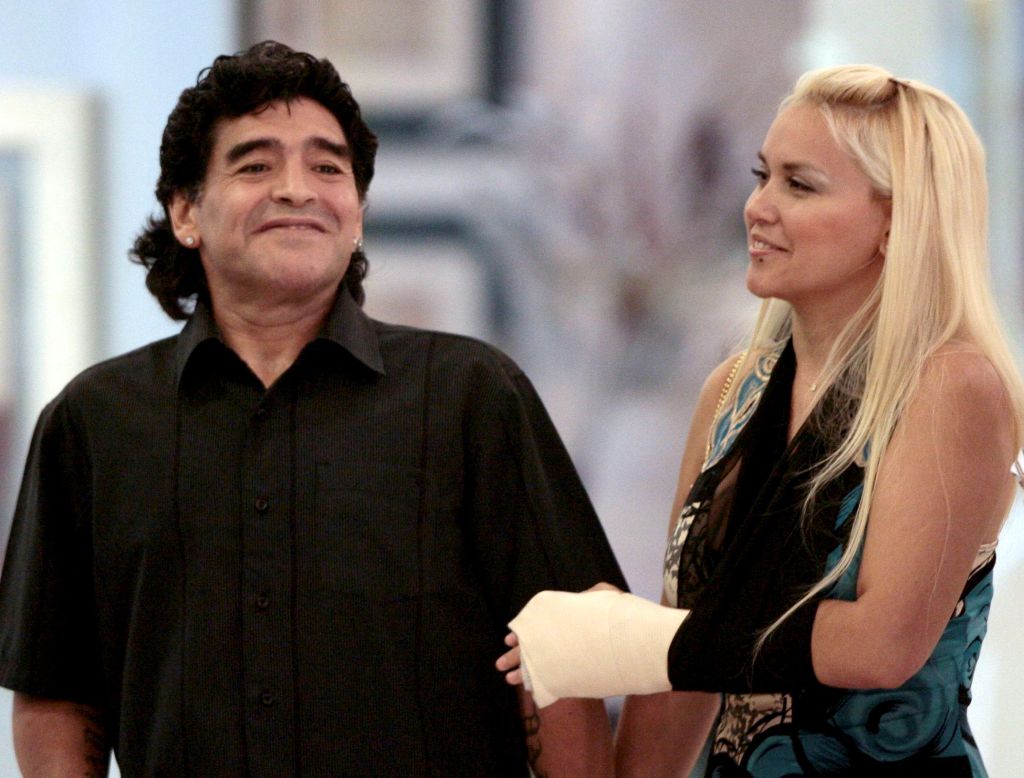 Diego Armando Maradona ao lado da ex-mulher, Verónica Ojeda