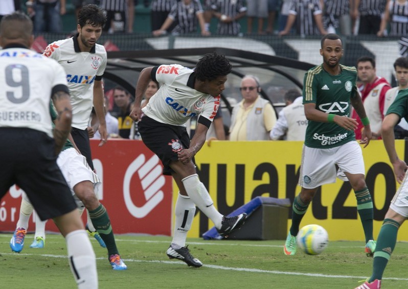 Romarinho ficou famoso por ser carrasco do Palmeiras desde 2012