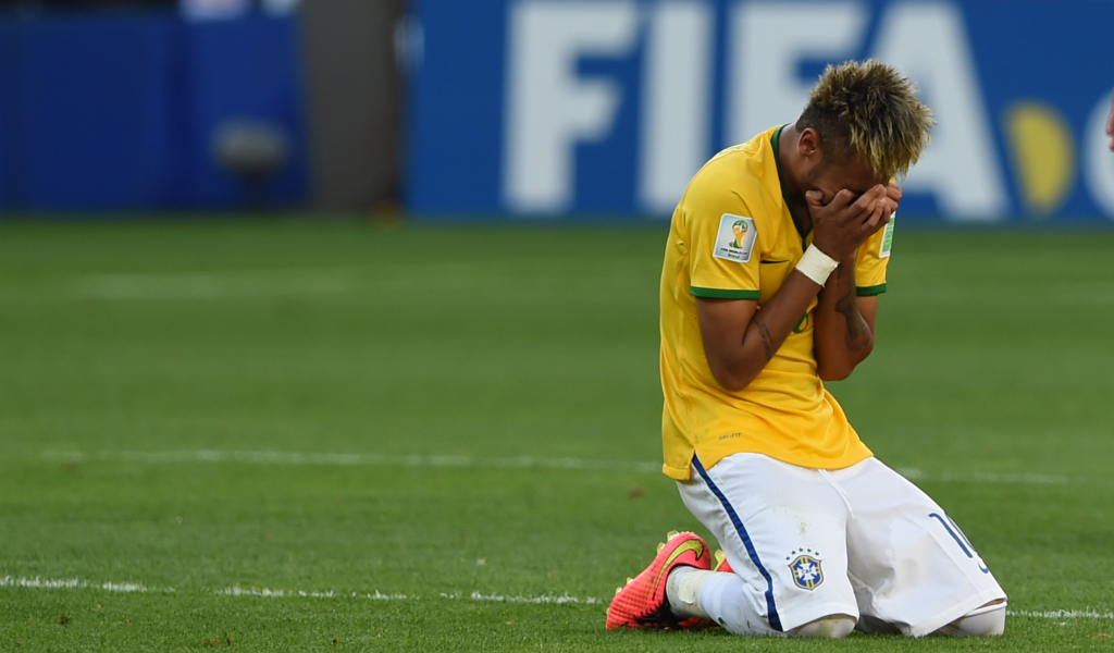 Neymar chorando após partida contra o Chile pela Copa do Mundo