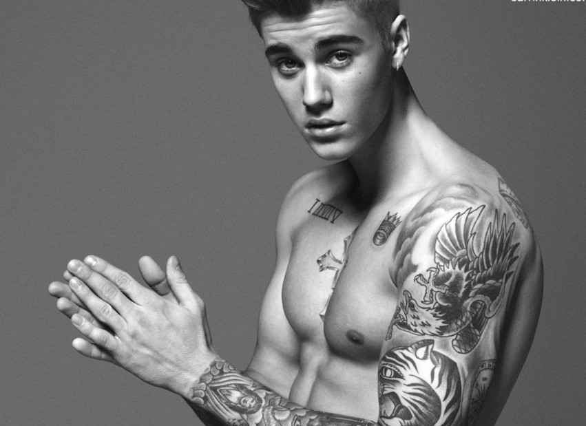 Justin Bieber posa para a Calvin Klein