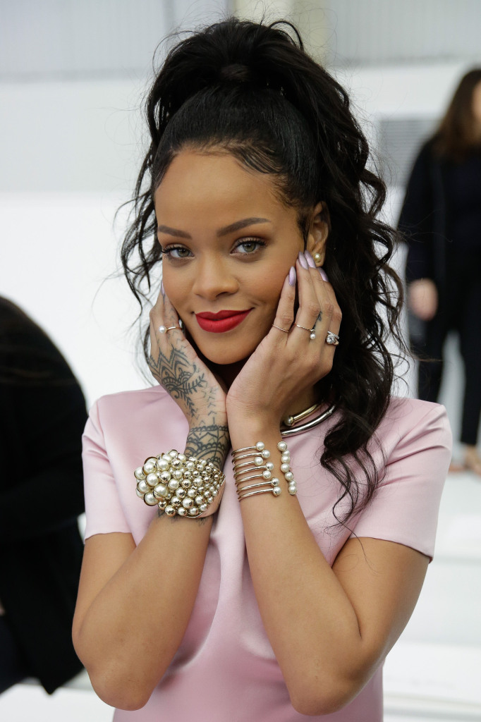 Rihanna no Christian Dior Cruise Show 2015. (Créditos: Reprodução/Getty Images)
