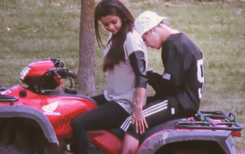 Bieber postou foto antiga ao lado de Selena. (crédito: Instagram/Reprodução)
