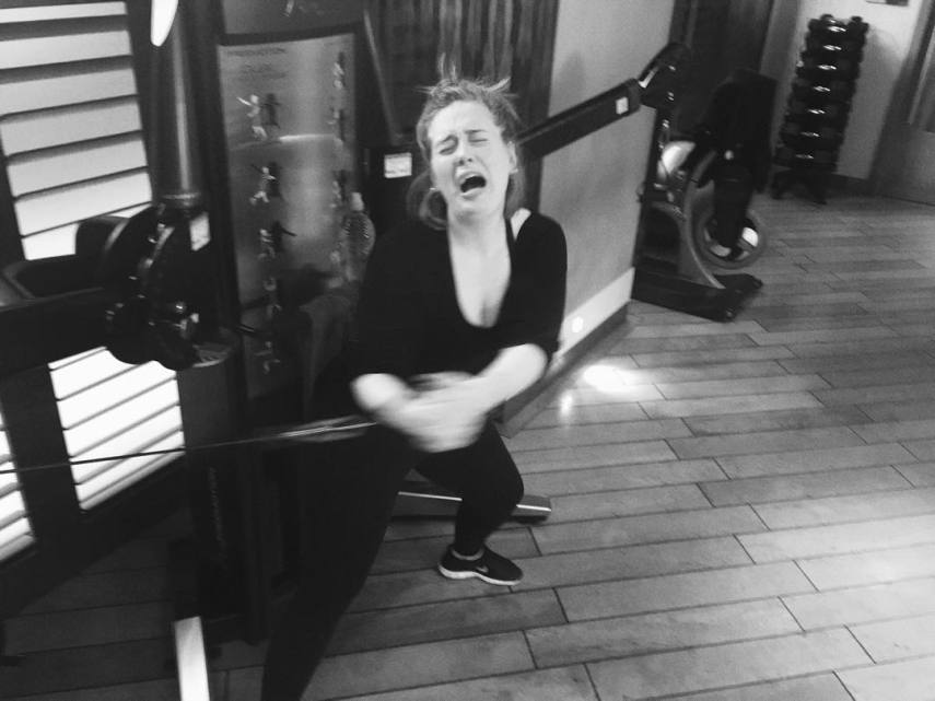 Adele posta foto fazendo exercício