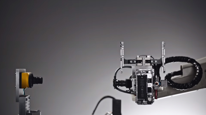 Liam é o robô da Apple que recicla iPhones