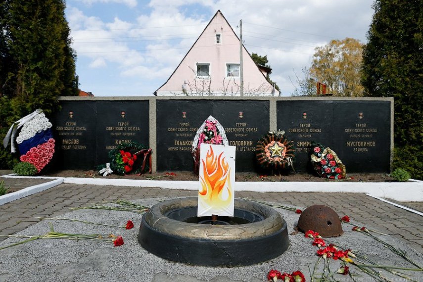 Chama eterna de memorial russo é substituída por cartolina