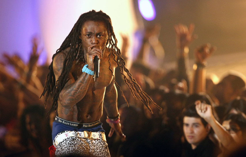 Em 2012, a Cash Money pagou £ 95 milhões por quatro álbuns de Lil Wayne.