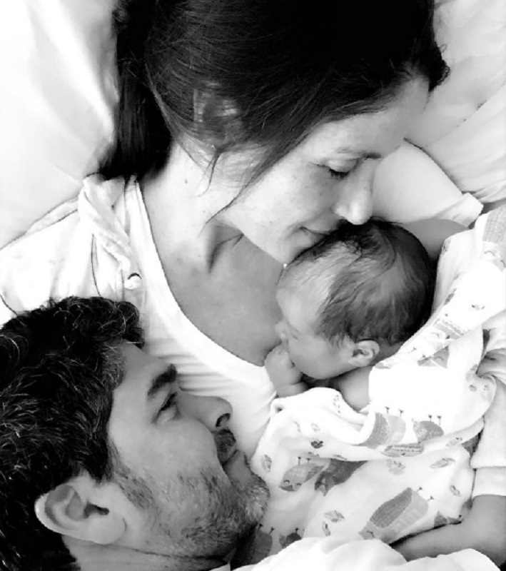 Soleil Moon Frye mostrou o filho recém-nascido no Instagram