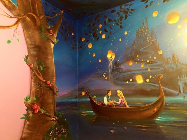 Mãe passa 60h pintando quarto de filha com cenas de 'Enrolados' e 'A Bela e a Fera'