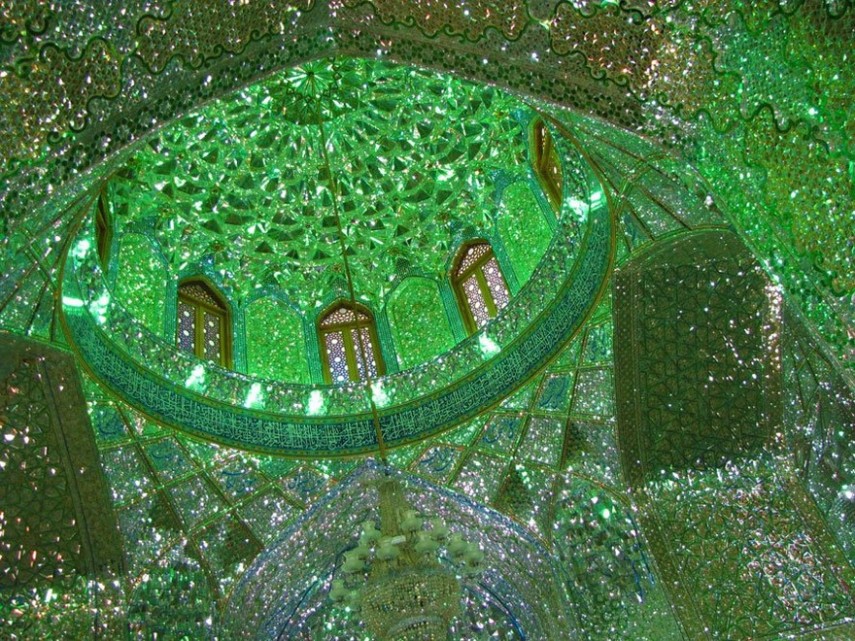 Mesquita no Irã parece cenário de ficção científica