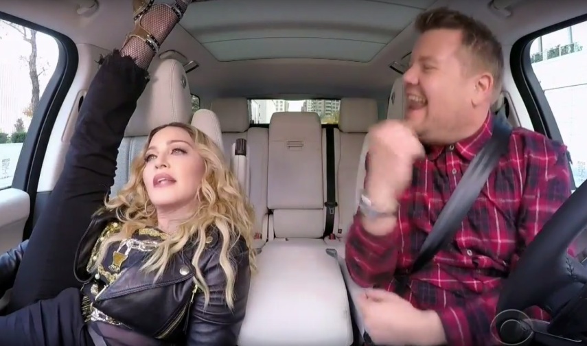 Madonna e James Corden durante o Carpool Karoke