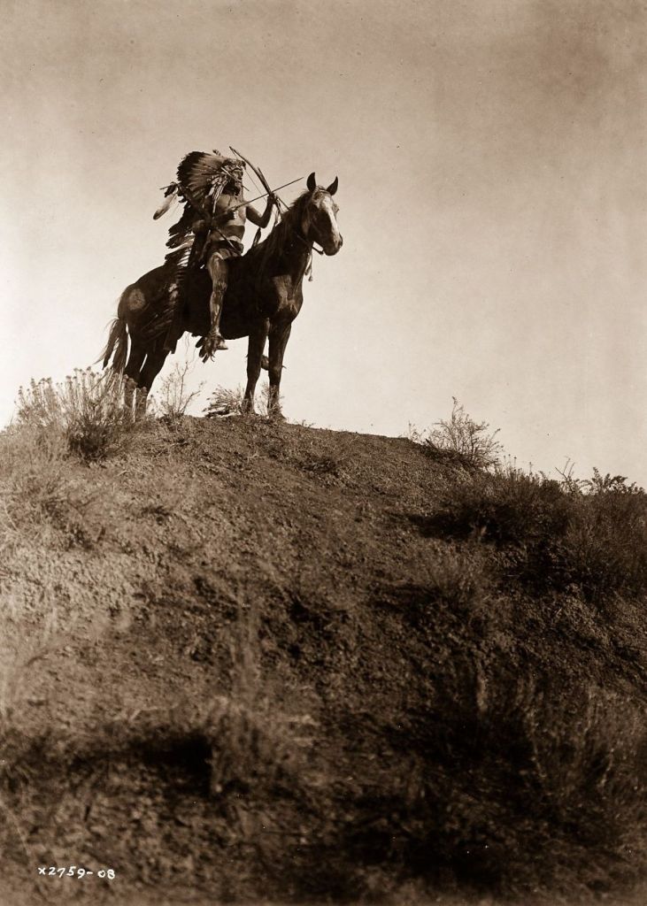 Edward Sheriff Curtis dedicou décadas de sua vida para capturar e gravar o estilo de vida dos povos nativos e suas tribos na América do Norte