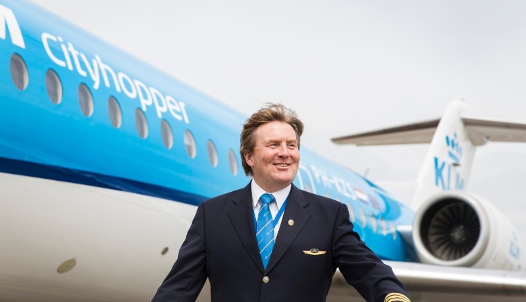Rei da Holanda (dir.) é piloto da KLM