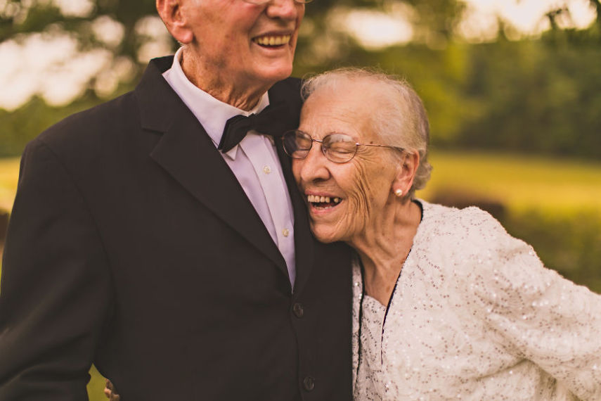 Casal de idosos celebra 65 anos de união