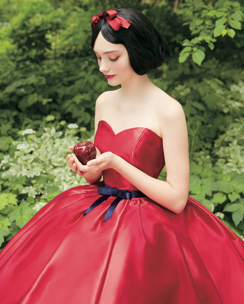 A marca japonesa de vestidos de noiva Kuraudia Co. se juntou com a Disney para criar uma coleção colorida para noivas se parecerem com suas princesas preferidas