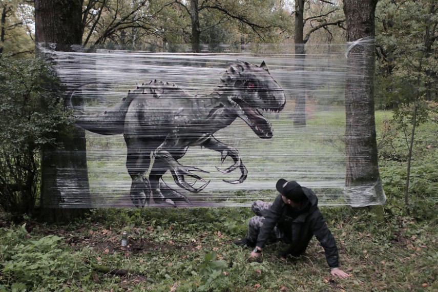 Evgeny Ches é um grafiteiro e um artista contemporâneo de Moscou, na Rússia. O rapaz se tornou conhecido por conta da técnica que usa para fazer seus desenhos.