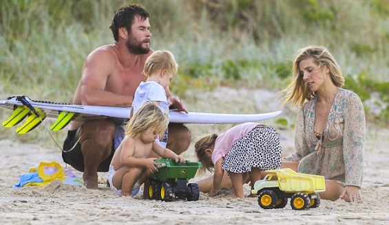 Chris Hemsworth anuncia pausa na carreira para cuidar dos filhos