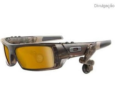 Visando um público que pratica esportes e curte ouvir um som ao praticar exercício, a Oakley lançou este MP3 Player
