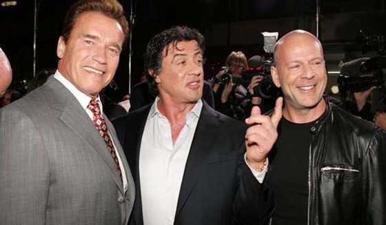 Os amigos Schwarzenegger, Stallone, Willis 