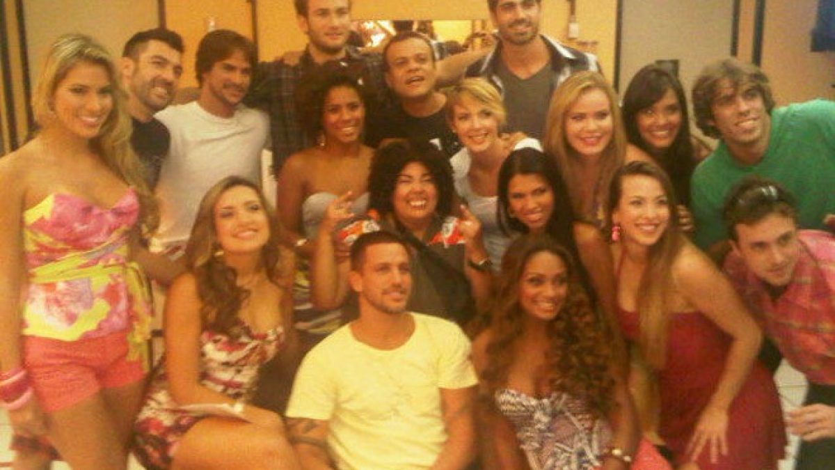 Natalia posta foto de participantes do BBB 11 reunidos para a gravação do  “Zorra Total” – Vírgula