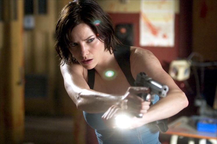 Sienna Guillory Photo: Sienna as Jill Valentine in Resident Evil