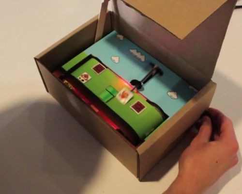 Super Mario na caixa de papelão