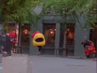Assista vídeo do Pacman fugindo pelas ruas da cidade