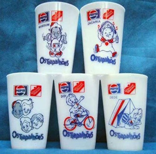 Os copos dos trapalhões fizeram um baita sucesso no fim dos anos 80. Você trocava 4 tampinhas da Pepsi mais 10 cruzeiros para pegar um copo