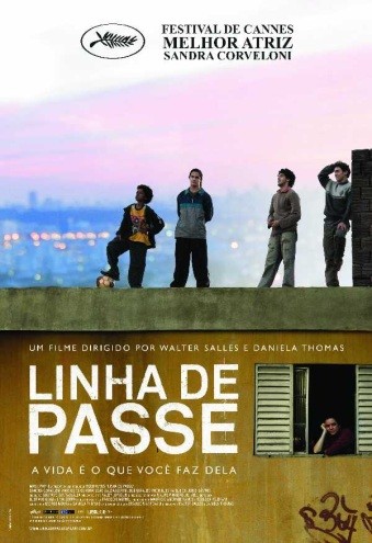 Em 2008, Walter Salles voltou a retratar a realidade brasileira nas periferias de grandes cidades, com o filme Linha de Passe (2008). No filme, quatro irmãos abandonados pelo pai vivem na Cidade Líder, em São Paulo, e têm de lutar por seus sonhos, como o desejo de jogar futebol. Para o diretor, o filme exibe 