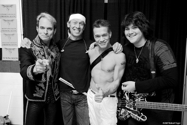 A atual formação do Van Halen: David Lee Roth, Alex Van Halen, Eddie Van Halen e Wolfgang Van Halen