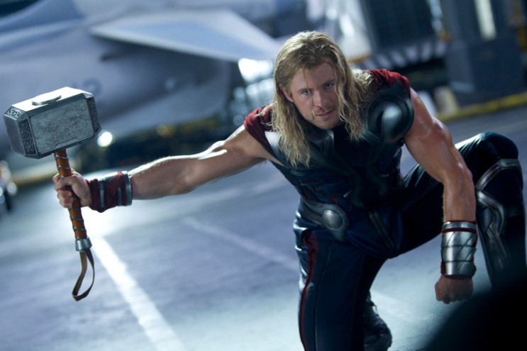 <b>Chris Hemsworth</b>, também conhecido como Thor, seria uma boa indicação: loirão e grandão, além de estar super em alta. Será que ele topa?