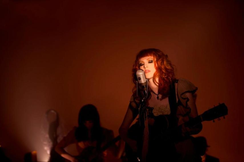 25. Quando Jack e Karen Elson se separaram, eles deram uma festa para celebrar o divórcio.
