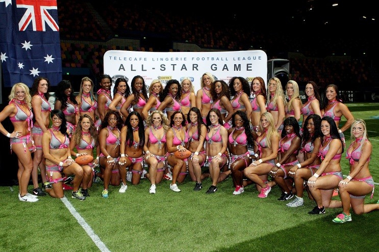 Sessão de fotos com as principais jogadoras da Liga de Futebol Americano de Lingerie aconteceu para divulgar o evento