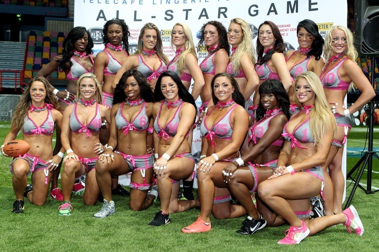 Sessão de fotos com as principais jogadoras da Liga de Futebol Americano de Lingerie aconteceu para divulgar o evento