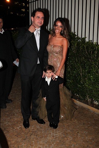 Carioca com o filho Nicolas e a mulher Paola Machado