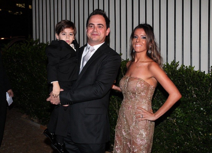 Carioca com o filho Nicolas e a mulher Paola Machado