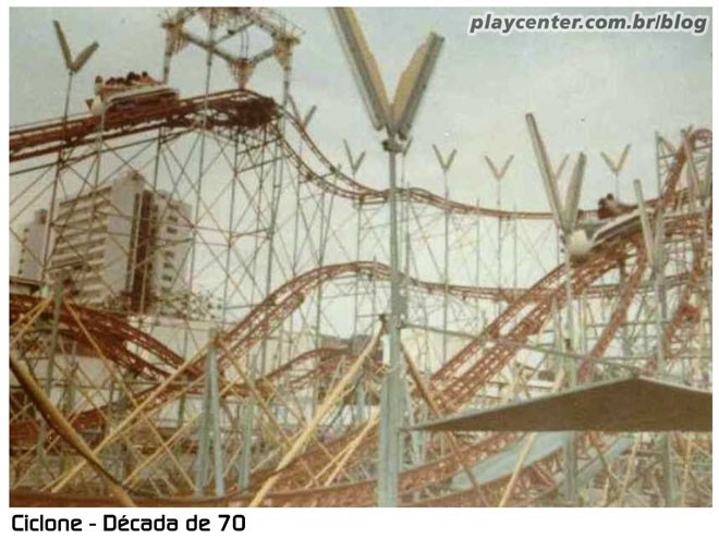 Foi a primeira montanha-russa do Brasil com estrutura de aço.