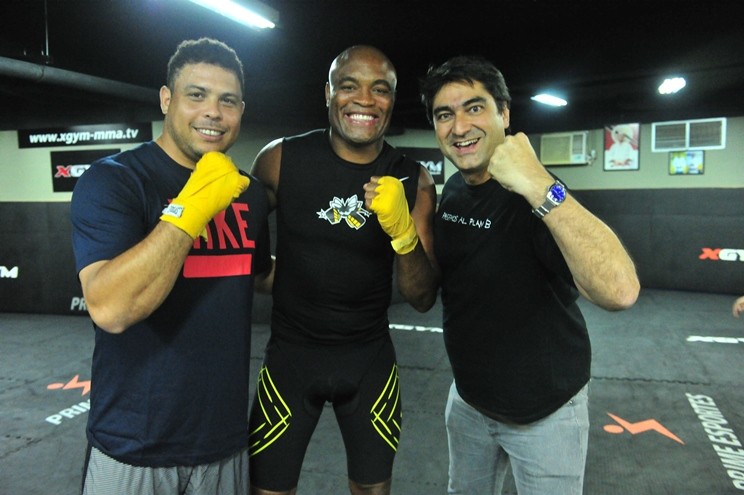 24-Até ponte no Medida Certa, antigo quadro de Zeca Camargo no Fantástico, o lutador acabou fazendo