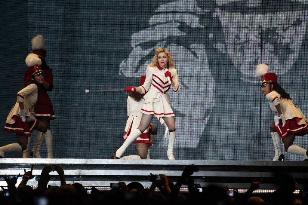 Madonna faz show em São Paulo, no estádio do Morumbi
