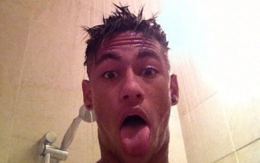 E com o passar do tempo, Neymar mudou tanto, mais tanto, que nem dá pra saber quantos cortes ele usou