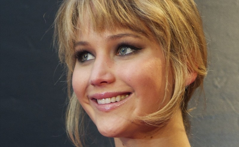 De vestido Dior, Jennifer Lawrence arrasa na premiere de “Jogos Vorazes: A  Esperança – Parte 1”