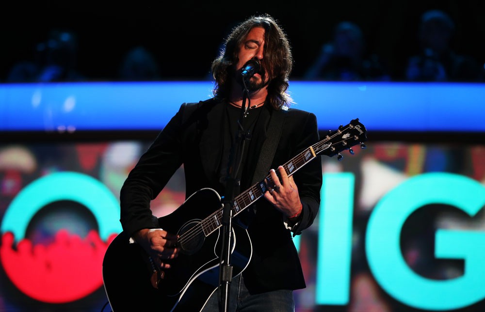 Foo Fighters publica foto de guitarra ensanguentada após ensaio intenso; veja