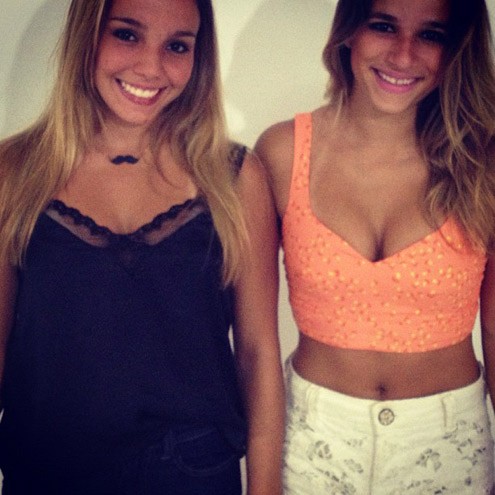 Jade também gosta dos selfies com roupas bem justas e ousadas