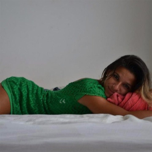 Até mesmo nas mais simples, ela dá um tratamento e uma sensualizada 