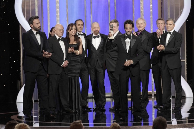 Globo de Ouro - Ben Affleck, produtores e elenco de Argo recebem o prêmio de melhor filme (drama)