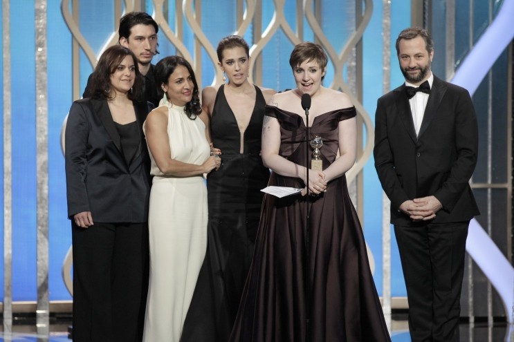 Globo de Ouro - Elenco de Girls recebe o prêmio de melhor série de TV (comédia ou musical)
