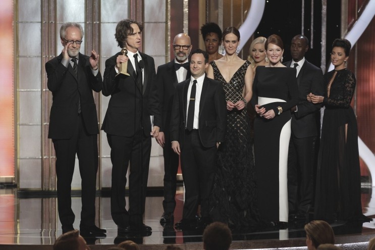 Globo de Ouro - Produtores e elenco de Game Change recebem o prêmio de melhor minissérie ou filme feito para TV
