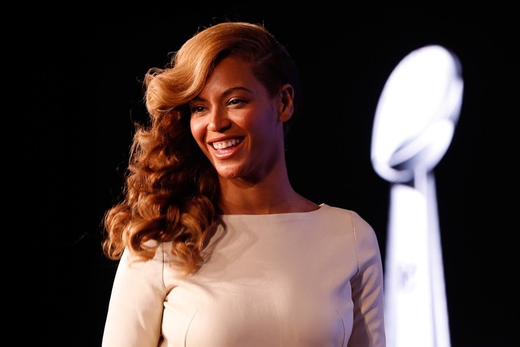 Beyoncé fez aulas de pole dance para se apresentar no Super Bowl – Vírgula