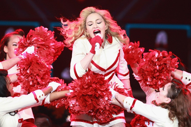 Madonna: Nos anos 1980, no auge da epidemia da Aids associada, na época, aos homossexuais e apelidada como “peste gay” pela mídia, Madge saiu em defesa desta minoria para ódio de muitos conservadores: “Me sinto sem esperanças pela epidemia da Aids que varreu Manhattan e levou a vida de muitas pessoas que eu amava, mas o pior foi assistir o quanto a comunidade gay foi estigmatizada”