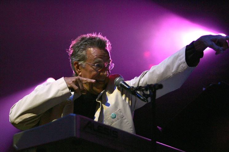 Morre Ray Manzarek, tecladista e fundador do Doors